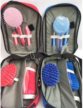 KIT PULIZIA CAVALLO O PONY CON CUSTODIA-13344