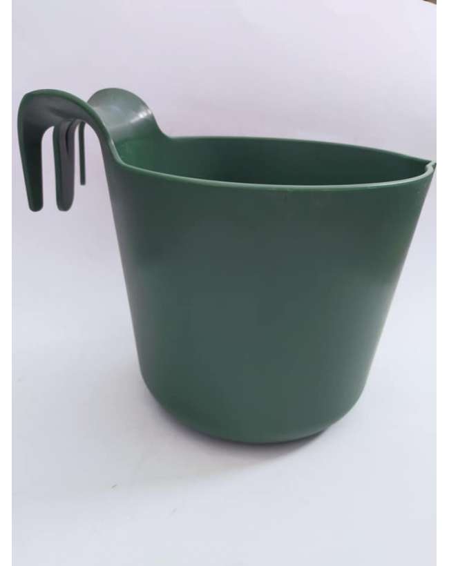 MANGIATOIA IN PLASTICA PER CAVALLO
